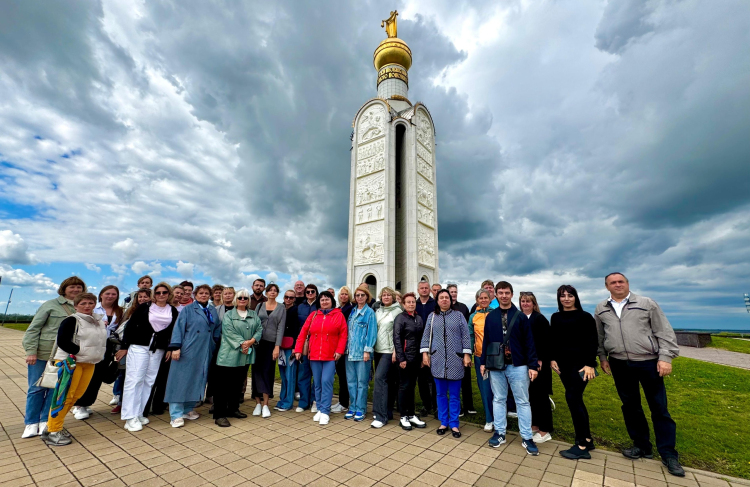 Коллектив СОФ НИУ "БелГУ" посетил Прохоровское поле Коллектив СОФ НИУ "БелГУ" посетил Прохоровское поле