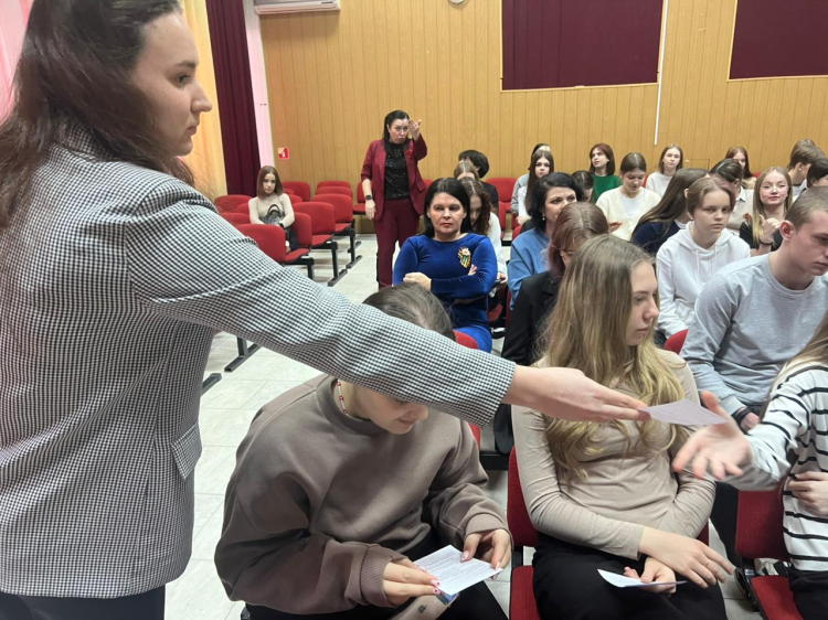 Студенческий десант: кибердружина знакомит школьников с основами кибербезопасности