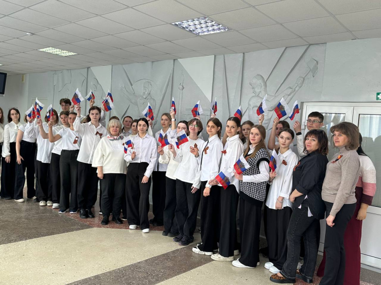 Поклонимся великим тем годам... Поклонимся великим тем годам...