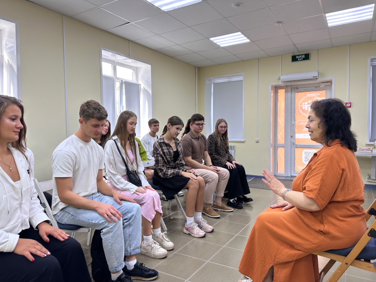 Студенты СОФ НИУ "БелГУ" встретились с представителями организации "Новое поколение"