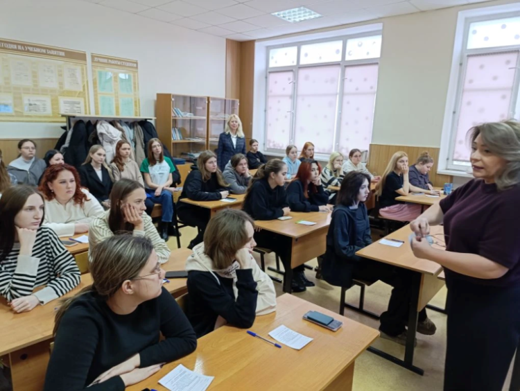 Преподаватели Старооскольского филиала НИУ «БелГУ» с профориентационной целью в гостях у выпускников Алексеевского колледжа