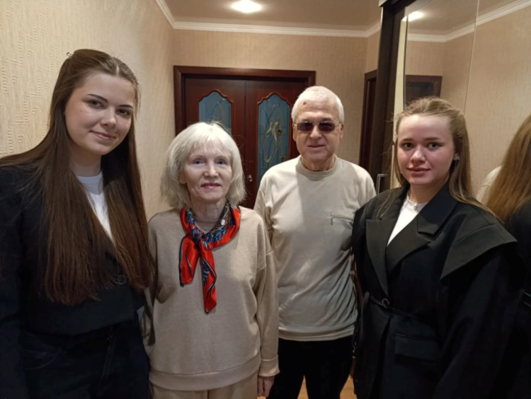 Поздравили ветеранов с праздником Светлой Пасхи