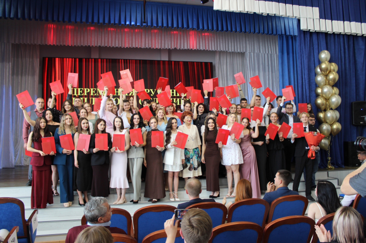 В ДОБРЫЙ ПУТЬ - ВЫПУСКНИК! В ДОБРЫЙ ПУТЬ - ВЫПУСКНИК!