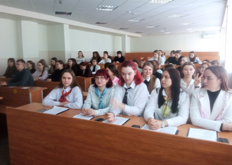 Два События отметили на педагогическом факультете – День флага и герба БелГУ и День российской науки