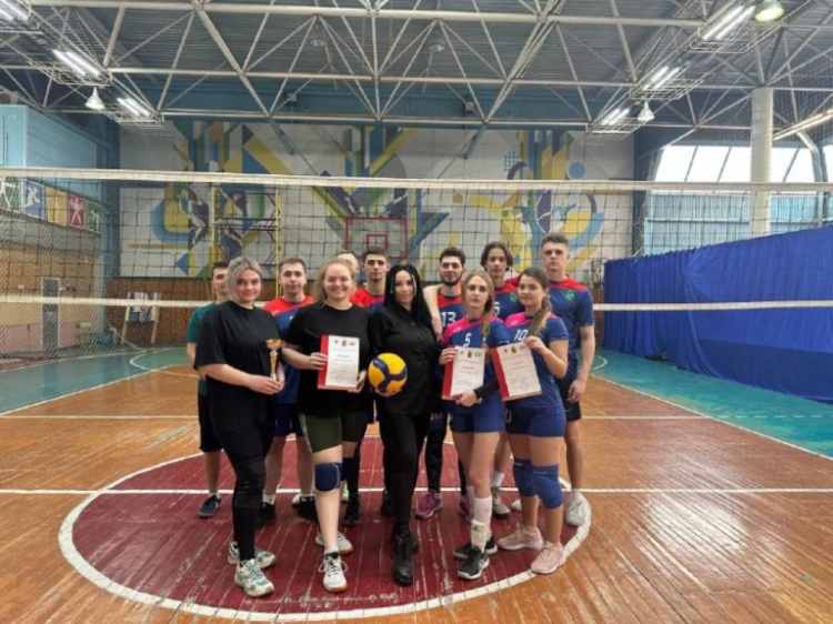 Команды СОФ НИУ "БелГУ" - победители соревнований по волейболу!